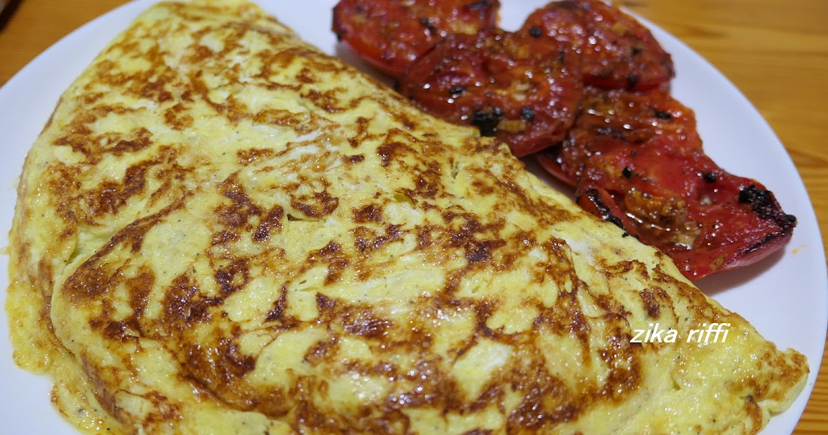 OMELETTE BAVEUSE GARNIE DE RICOTTA ET COURGETTES POÊLEES AU BEURRE ET A L'AÏL