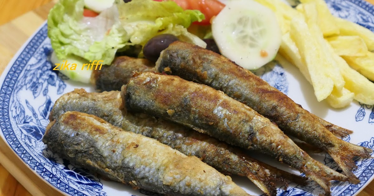 SARDINES FRITES ET SES FRITES DE POMMES DE TERRE- ASSIETTE ALGÉRIENNE TYPE DE L'ÉTÉ