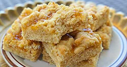 CRUMBLE FONDANT AU BEURRE DE CACAHUÈTES ET CONFITURE D'ABRICOTS