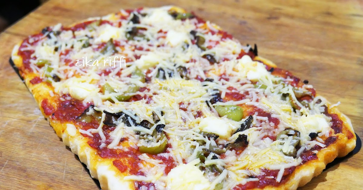 PIZZA- PÂTE AU YAOURT - POIVRON GRILLÉ ET FONDUE DE TOMATES AUX DEUX FROMAGES 