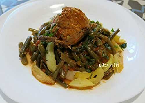 TAJINE DE HARICOTS VERTS AU VEAU SUR LIT DE FRITES DE POMMES DE TERRE ( LOUBIA KHADRA MARKA )