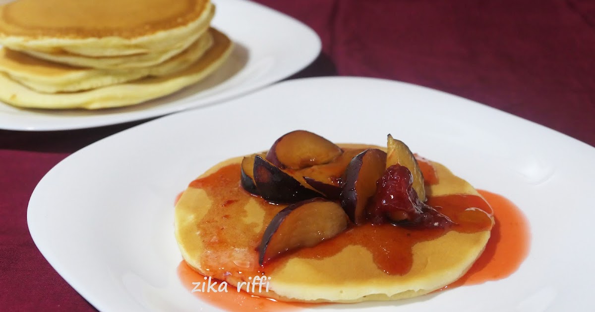 PANCAKES POUR LA RENTRÉE À LA SEMOULE DE BLÉ DUR GARNIS DE FRUITS DE SAISON