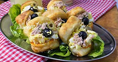 PETITS PAINS FRITS À LA SEMOULE  DE BLÉ DUR FARCIS DE SALADE DE POMMES DE TERRE À L'AIL ET AU THON