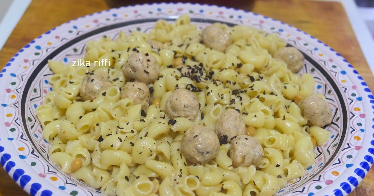 MAKAROUNA OU MACARONIS SAUCE BLANCHE À LA CANNELLE - POIS CHICHES ET BOULETTES