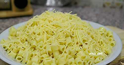 PETITES PÂTES AU BEURRE FRAIS AUX JAUNES D'ŒUFS ET AU GRUYÈRE