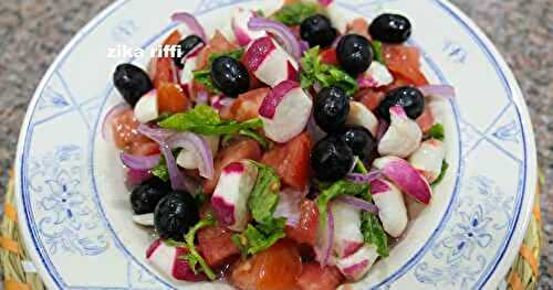 SALADE RADIS ET LEURS FANES AUX TOMATES ET AUX OIGNONS