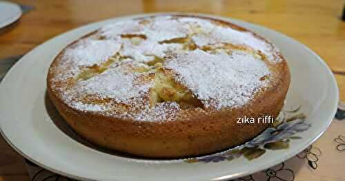 GÂTEAU MOELLEUX AUX POMMES DU JARDIN AU SIROP