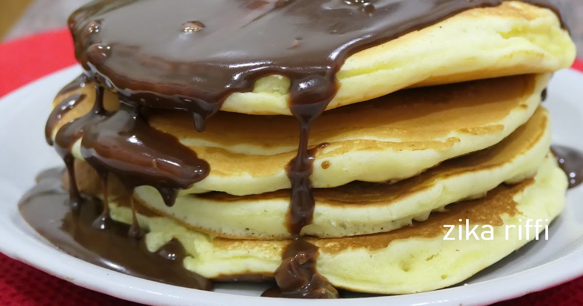 PANCAKES MOELLEUX SAUCE AU CHOCOLAT AUX NOISETTES