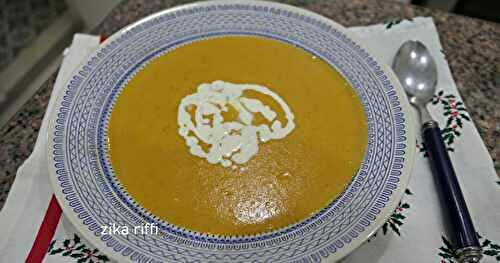 SOUPE DE POMMES DE TERRE AUX TOMATES ET OIGNONS À LA CRÈME FLEURETTE