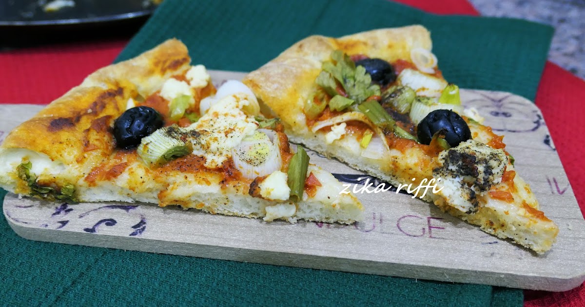 PIZZA AUX OIGNONS VERTS- RICOTTA- KIRI- TOMATES FRAÎCHES ET PIMENT VERT FORT