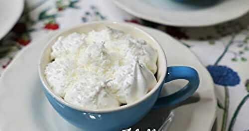 CHOCOLAT CHAUD- GÉNOISE ET NOIX DE COCO À LA CHANTILLY