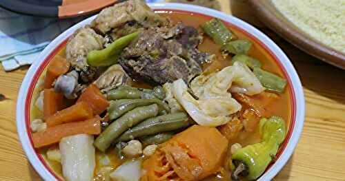 MARKET EL COUSKSI- BOUILLON POUR COUSCOUS- CÔTE ET JARRET DE VEAU ET POULET AUX LÉGUMES DE SAISON