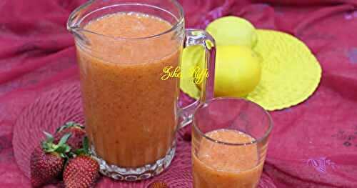 SMOOTHIE À L'ARBOUSE- FRAISES ET CITRON AU YAOURT NATURE ( لنج )