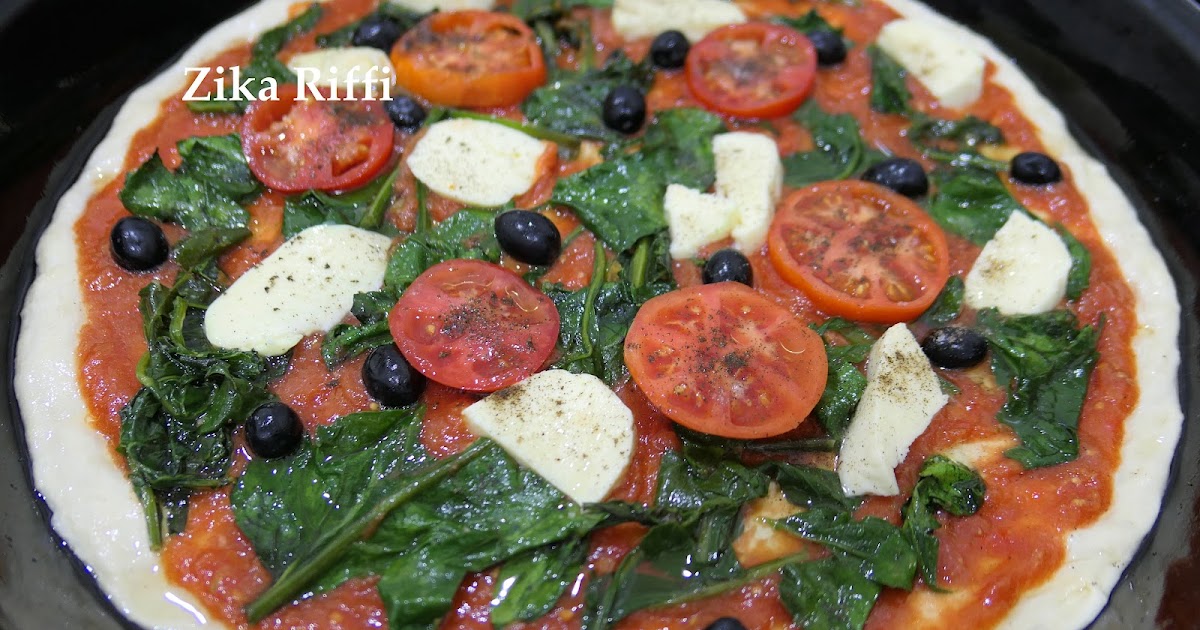 GROSSE PIZZA OU FOUGASSE BÔNOISE À LA SEMOULE AUX ÉPINARDS À L'AIL ET MOZZARELLA