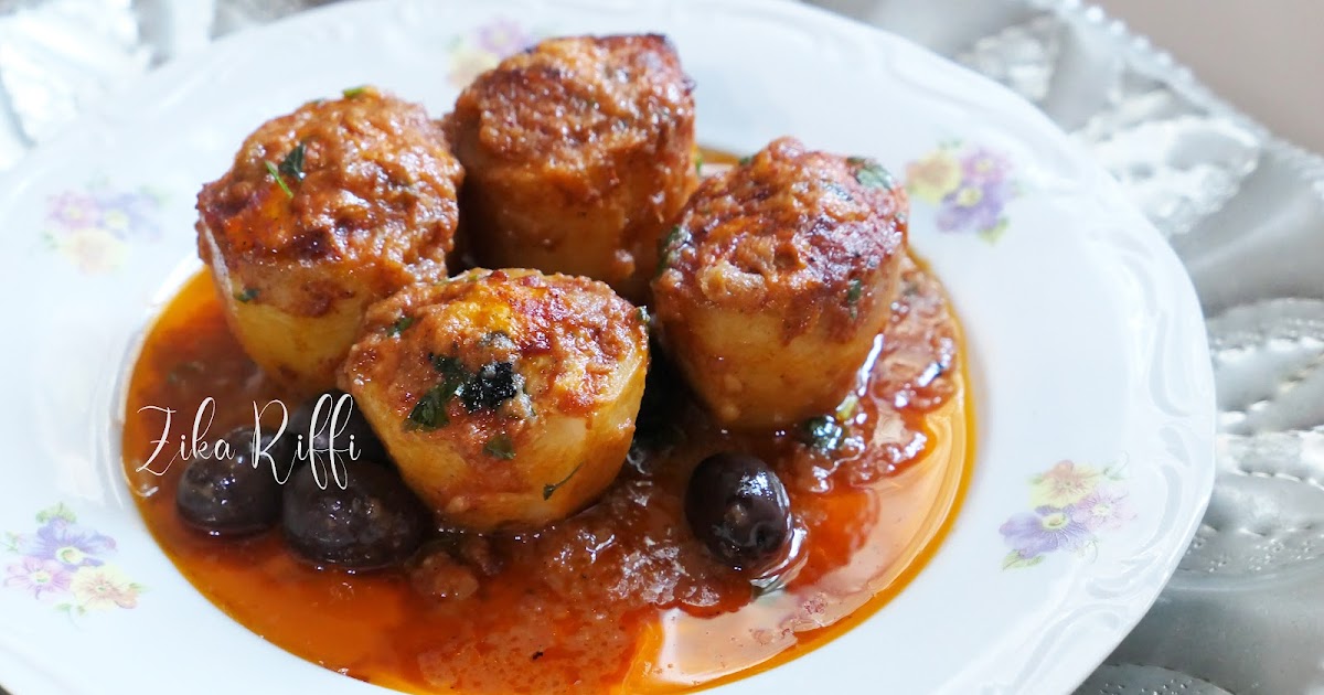 POMMES DE TERRE FARCIES AU FOUR À LA FONDUE DE TOMATES FRAÎCHES ET OLIVES