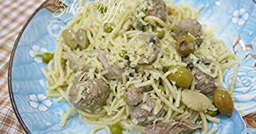 SPAGHETTIS AUX BOULETTES- CHAMPIGNONS- PETITS POIS ET OLIVES VERTES EN SAUCE BLANCHE FAÇON GRAND-MÈRE