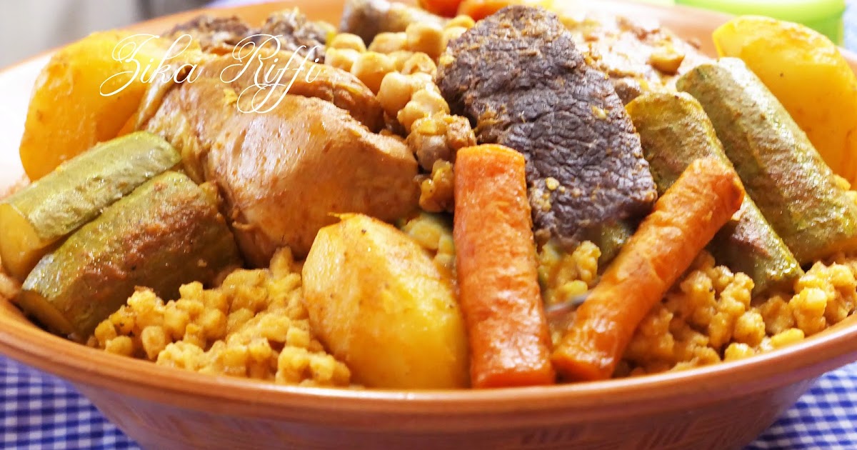 CHAKHCHOUKHA- ÉMIETTÉ DE GALETTES SAUCE ROUGE AUX LÉGUMES POULET ET VIANDE
