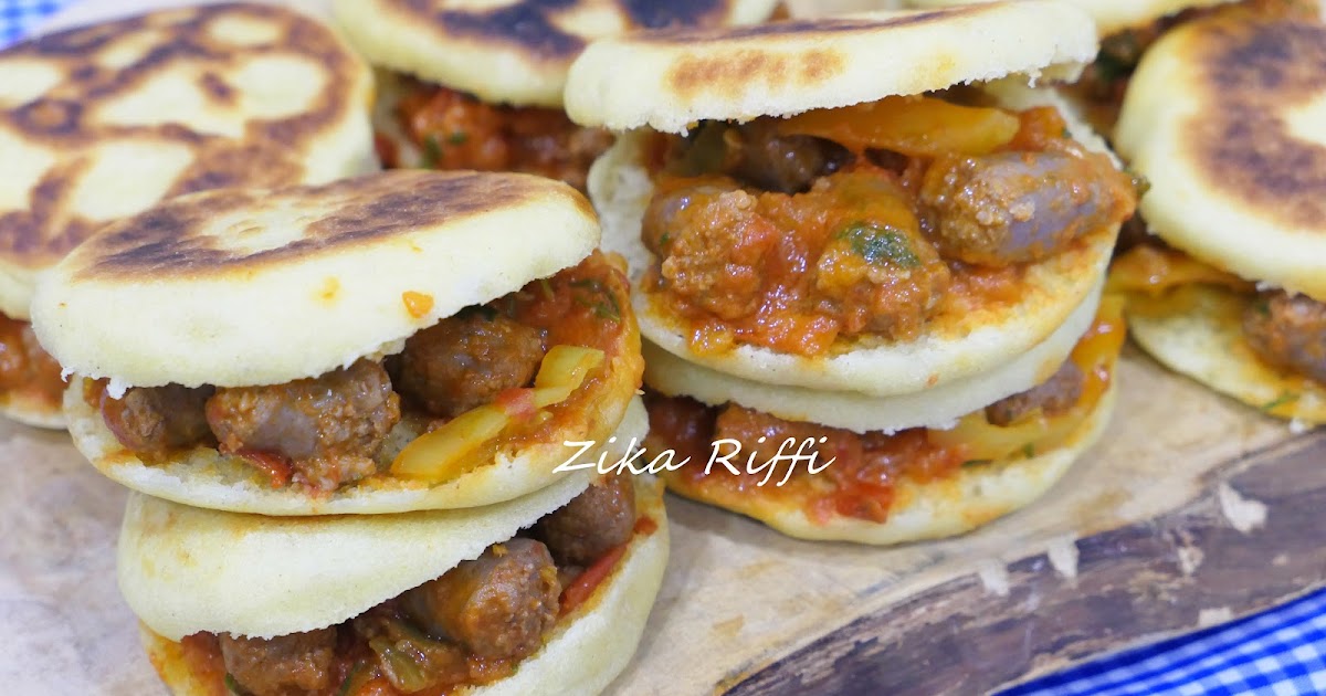 BURGER MINI MATLOUH GARNI DE CHAKCHOUKA OU FRITTATA AUX MERGUEZ -OIGNONS VERTS ET PIMENTS FORTS