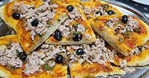 PIZZA LONGUE- TOMATES FRAÎCHES- THON ET VIANDE HACHÉE- PÂTE À LA SEMOULE