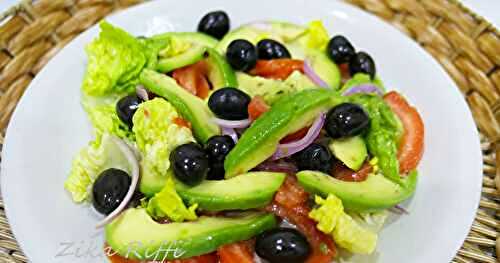SALADE- AVOCAT- TOMATE Et OLIVES NOIRES