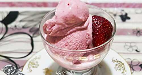 SORBET AUX FRAISES ET CRÈME FRAÎCHE