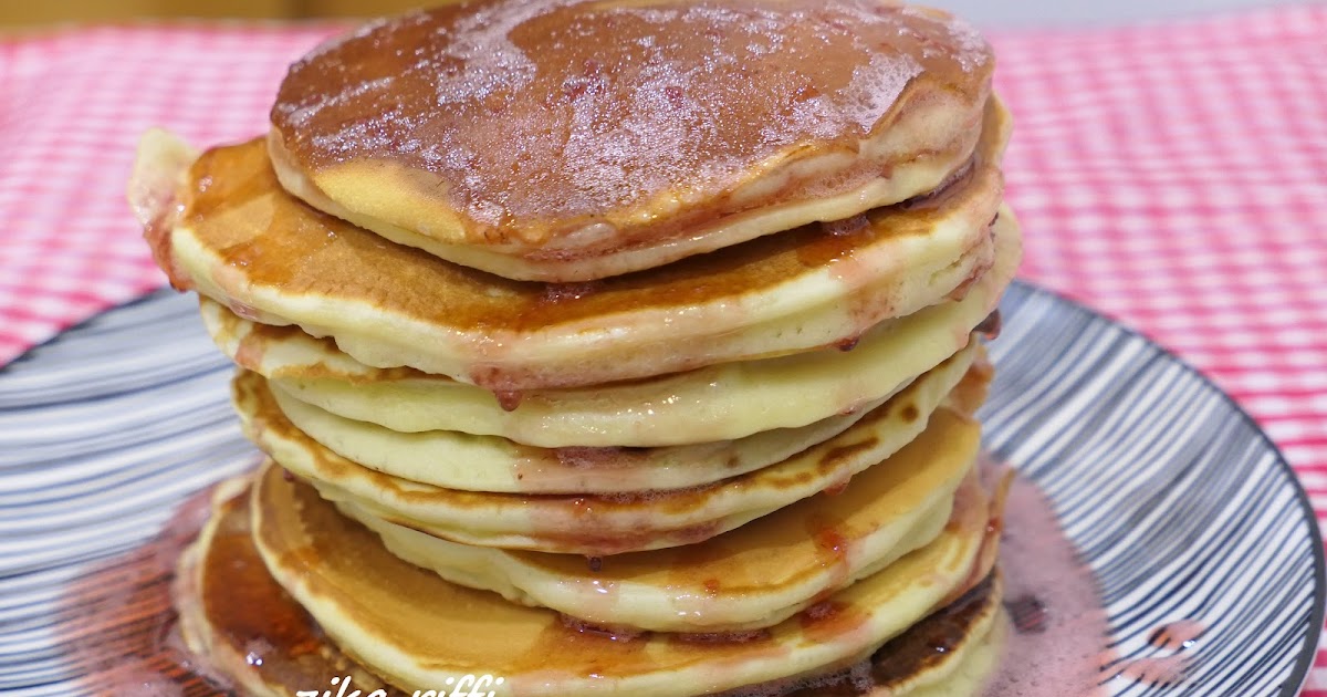 PANCAKES MOELLEUX AU SIROP DE FRAISES