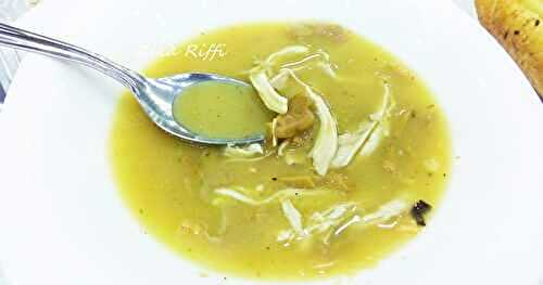 CONSOMMÉ DE VOLAILLE AUX CHANTERELLES