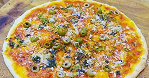 PIZZA TOUTE SIMPLE AU PARMESAN- PÂTE À LA SEMOULE