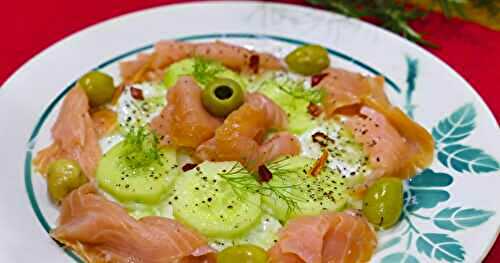 SALADE FRAÎCHE DE SAUMON FUMÉ AUX CONCOMBRES ET SKYR Á L'ANETH AU CITRON