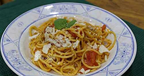 SPAGHETTIS AUX TOMATES CONFITES ET PARMESAN