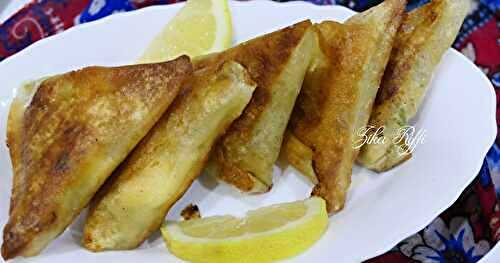 BOUREKS- TRIANGLES- SAMOUSSA- VIANDE HACHÉE- PARMESAN ET FROMAGE FONDU