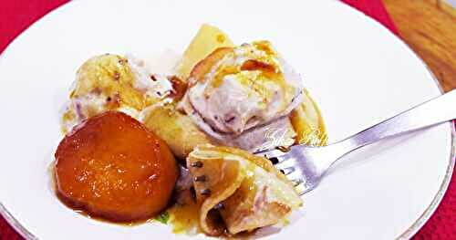 BOULES DE GLACE CERISE SUR LIT DE PÊCHE CARAMELISEE ET CRÊPE MOELLEUSE-GOÛTER ET DESSERT