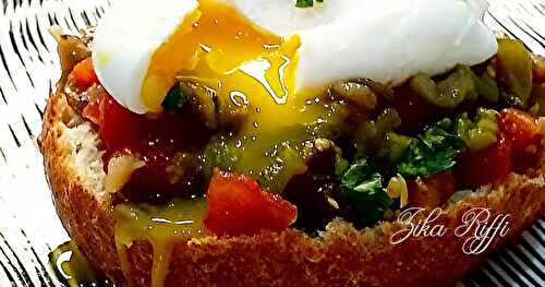 TARTINES AUX LÉGUMES GRILLÉS ET ŒUFS POCHÉS