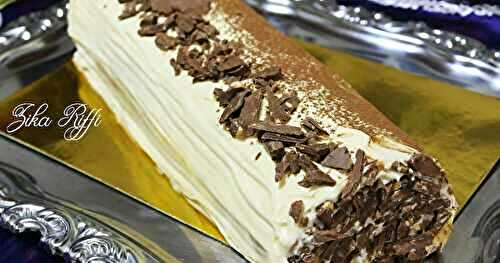 BÛCHE- GÉNOISE À CRÈME DE MARRON- CHOCOLAT BLANC ET ÉCLATS DE CHOCOLAT AUX NOISETTES