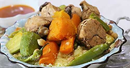 COUSCOUS ALGERIEN - POULET FERMIER AU BUTTERNUT- CAROTTES ET COURGETTES EN SAUCE ROUGE PIQUANTE