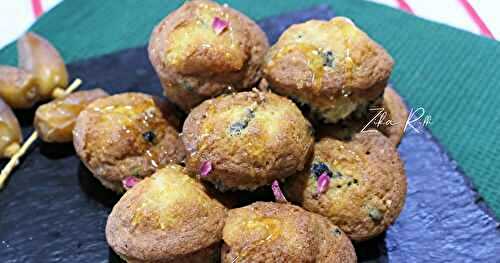 MUFFINS AUX MYRTILLES- DATTES- AMANDES- SKYR ET MIEL DE CEDRE
