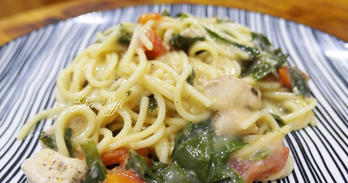 SPAGHETTIS-POULET- ÉPINARDS- TOMATE À LA CRÈME AU YAOURT NATURE ET PARMESAN
