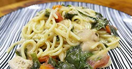 SPAGHETTIS-POULET- ÉPINARDS- TOMATE À  LA CRÈME AU YAOURT NATURE ET PARMESAN