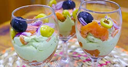 VERRINES DE MOUSSE D'AVOCAT A L' ÉFFILOCHÉ DE SAUMON FUMÉ