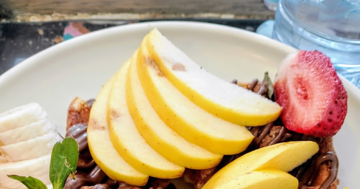 GAUFRES CROUSTI-MOELLEUSES- SKYR- FRUITS FRAIS ET NUTELLA- PETIT DÉJEUNER GOURMAND