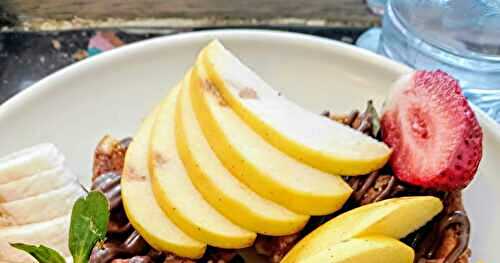 GAUFRES CROUSTI-MOELLEUSES- SKYR- FRUITS FRAIS ET NUTELLA- PETIT DÉJEUNER GOURMAND