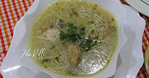 SOUPE ASIATIQUE AUX NOUILLES ET AU POULET