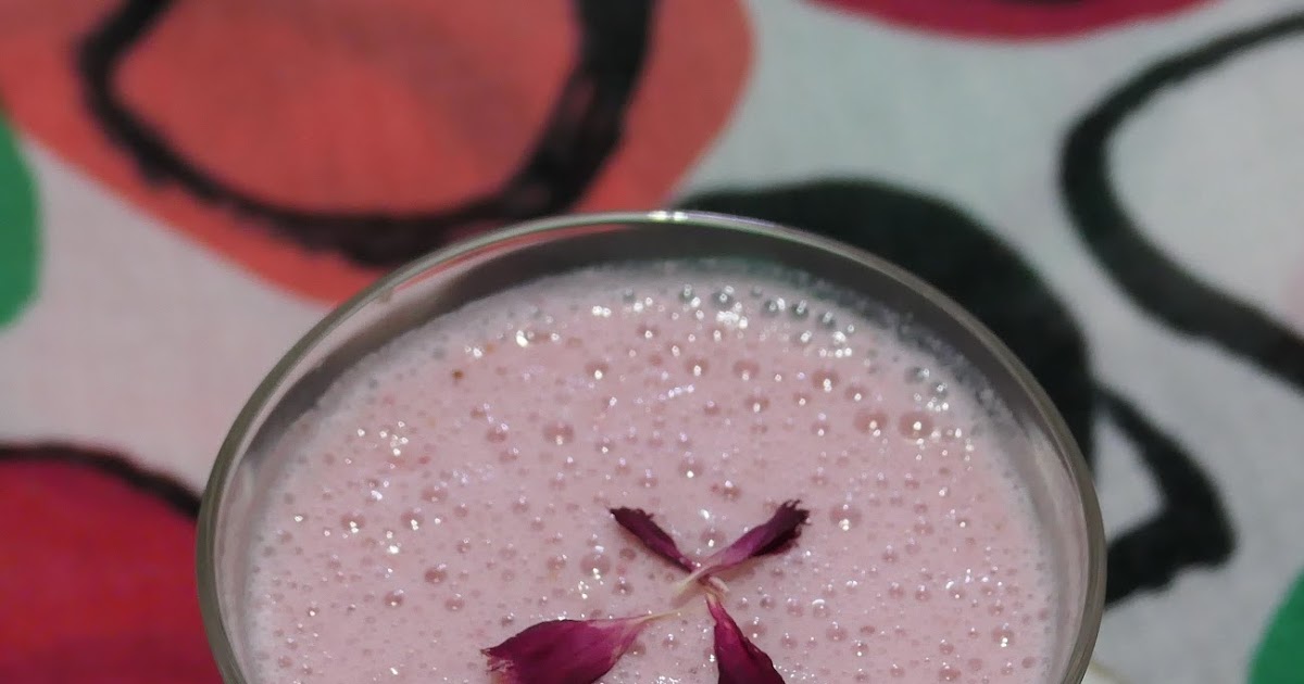 MILK-SHAKE AUX PÉTALES D'ŒILLETS- FRAISES ET LAIT ENTIER AU MIEL D'ACACIA