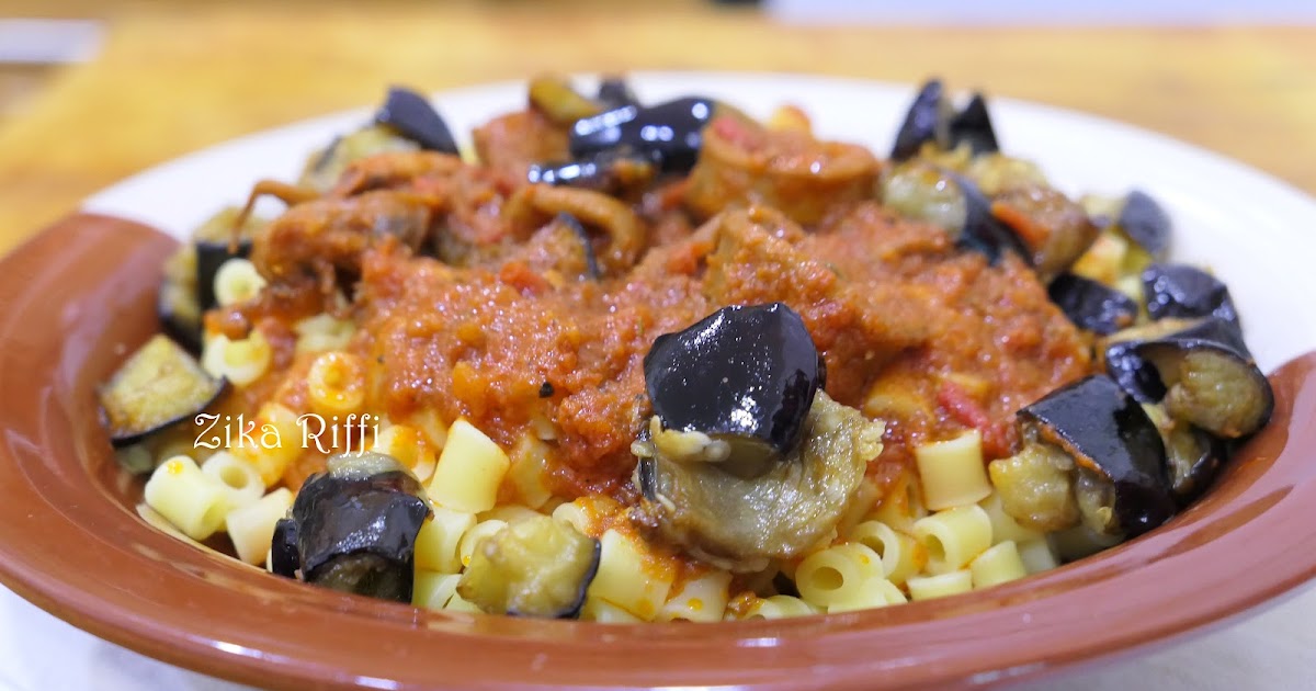 PÂTES DITALI LISCI AUX CALAMARS- AUBERGINES ET SAUCE TOMATE À L'AIL ET PIMENT D'ESPELETTE