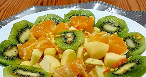SALADE AUX KIWIS- POMMES ET ORANGES THOMSON À LA FLEUR D'ORANGER ET ZESTE D'ORANGE