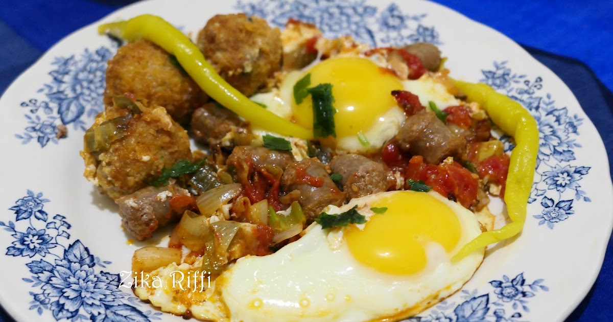 CHAKCHOUKA AUX ŒUFS- BOULETTES PANÉES À LA SEMOULE ET MERGUEZ