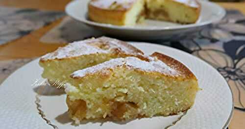 CAKE MOELLEUX AUX PÊCHES BLANCHES - BANANE - AMANDES ET SKYR- GÂTEAU FRUITÉ POUR DESSERTS ET GOÛTERS