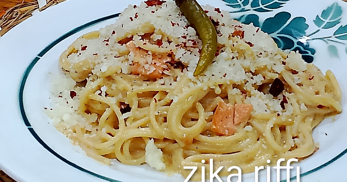 SPAGHETTIS SAUCE CRÉMEUSE AU SAUMON FUMÉ ET PARMESAN