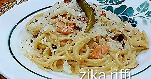 SPAGHETTIS SAUCE CRÉMEUSE AU SAUMON FUMÉ ET PARMESAN