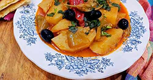 MARKA BATATA TEBEL W CAROUIA. MIJOTÉ DE POMME DE TERRE AU CARVI CORIANDRE ET OLIVES NOIRES